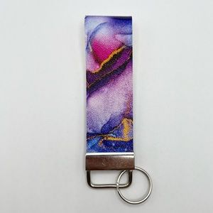 💜Purple swirl keychain, vegan, lightweight, handmade.